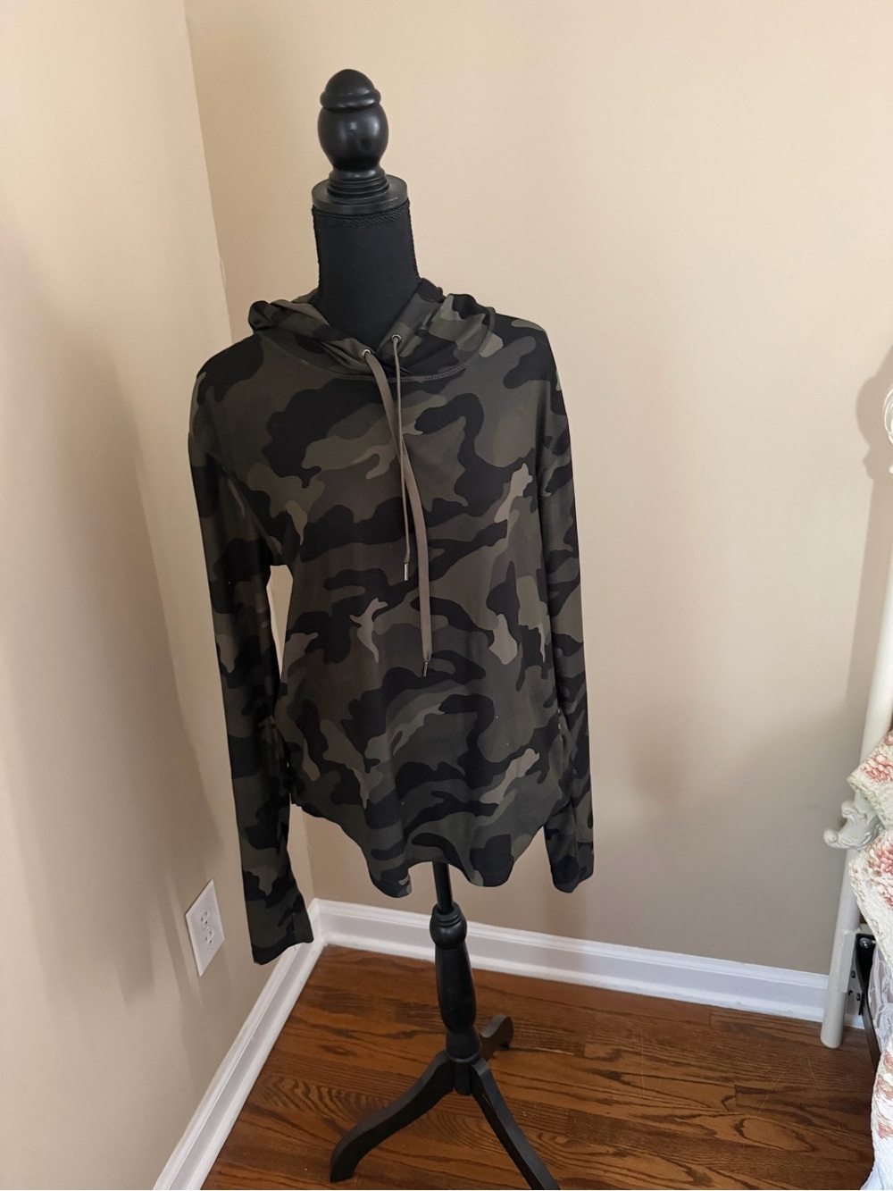 Old Navy Camo Hooded Pullover in Olive and Black